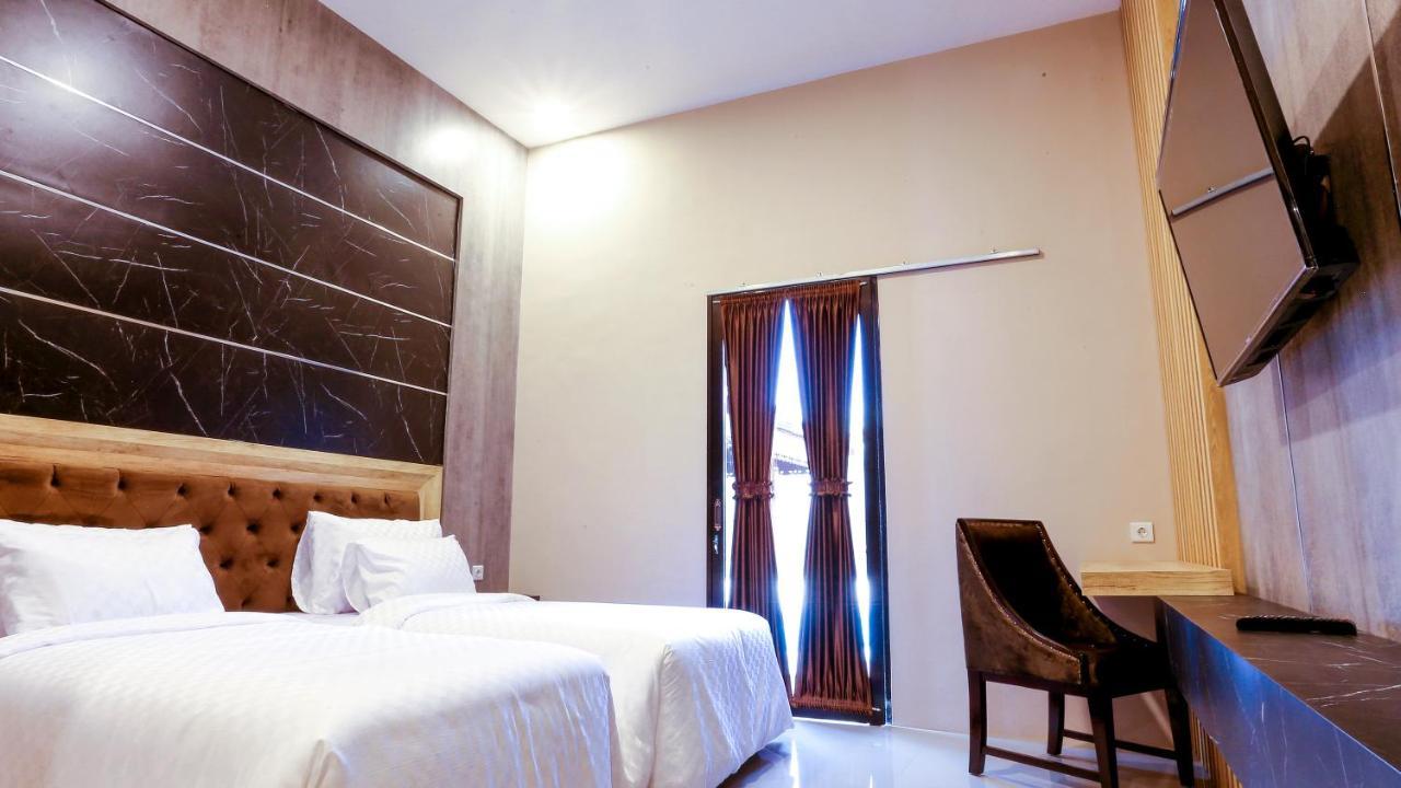 Giri Palma Hotel Malang Esterno foto