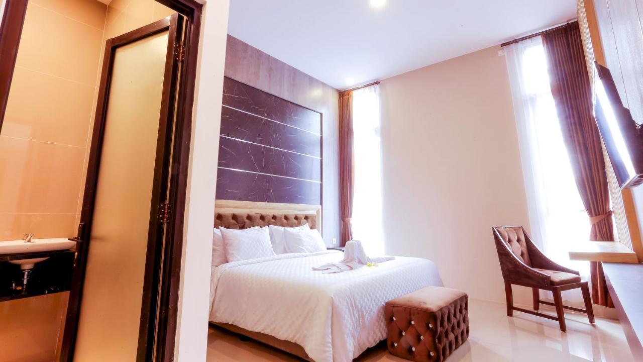 Giri Palma Hotel Malang Esterno foto