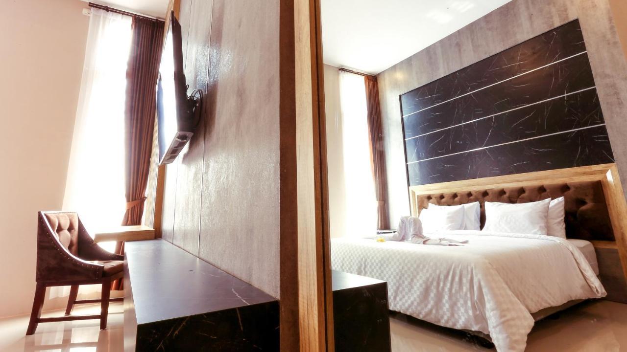 Giri Palma Hotel Malang Esterno foto