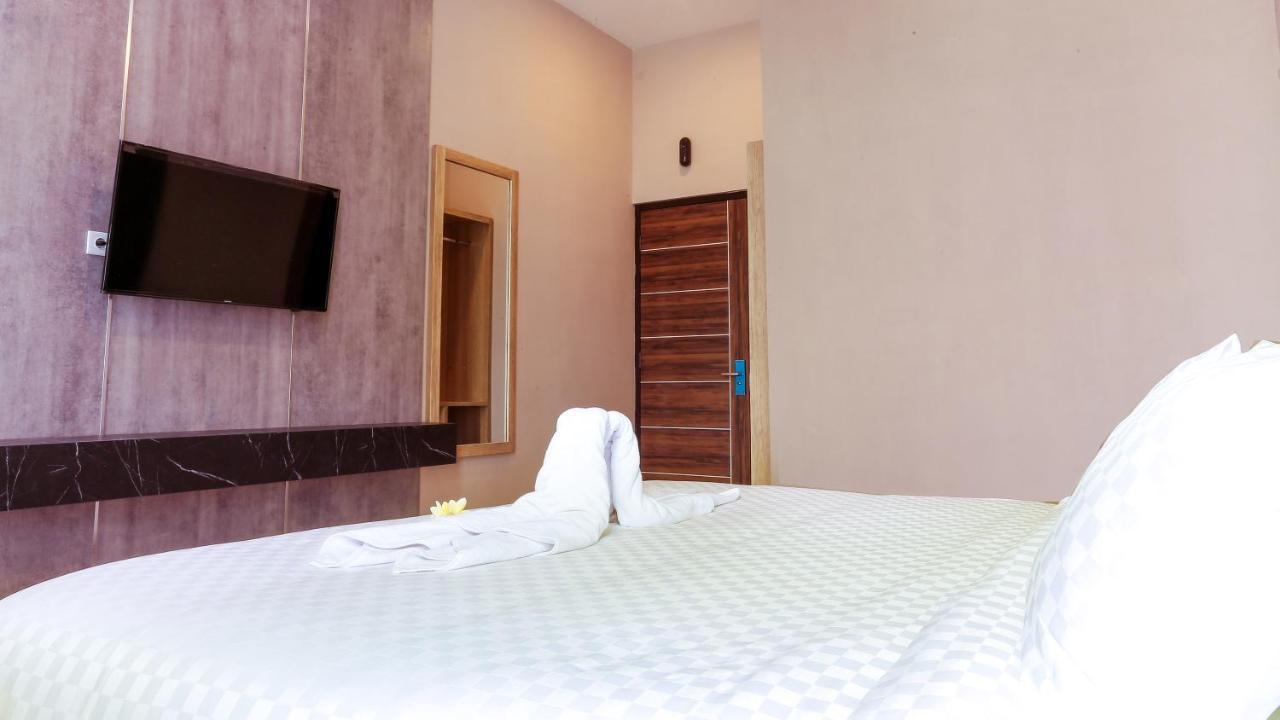 Giri Palma Hotel Malang Esterno foto