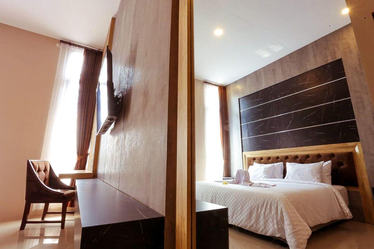 Giri Palma Hotel Malang Esterno foto