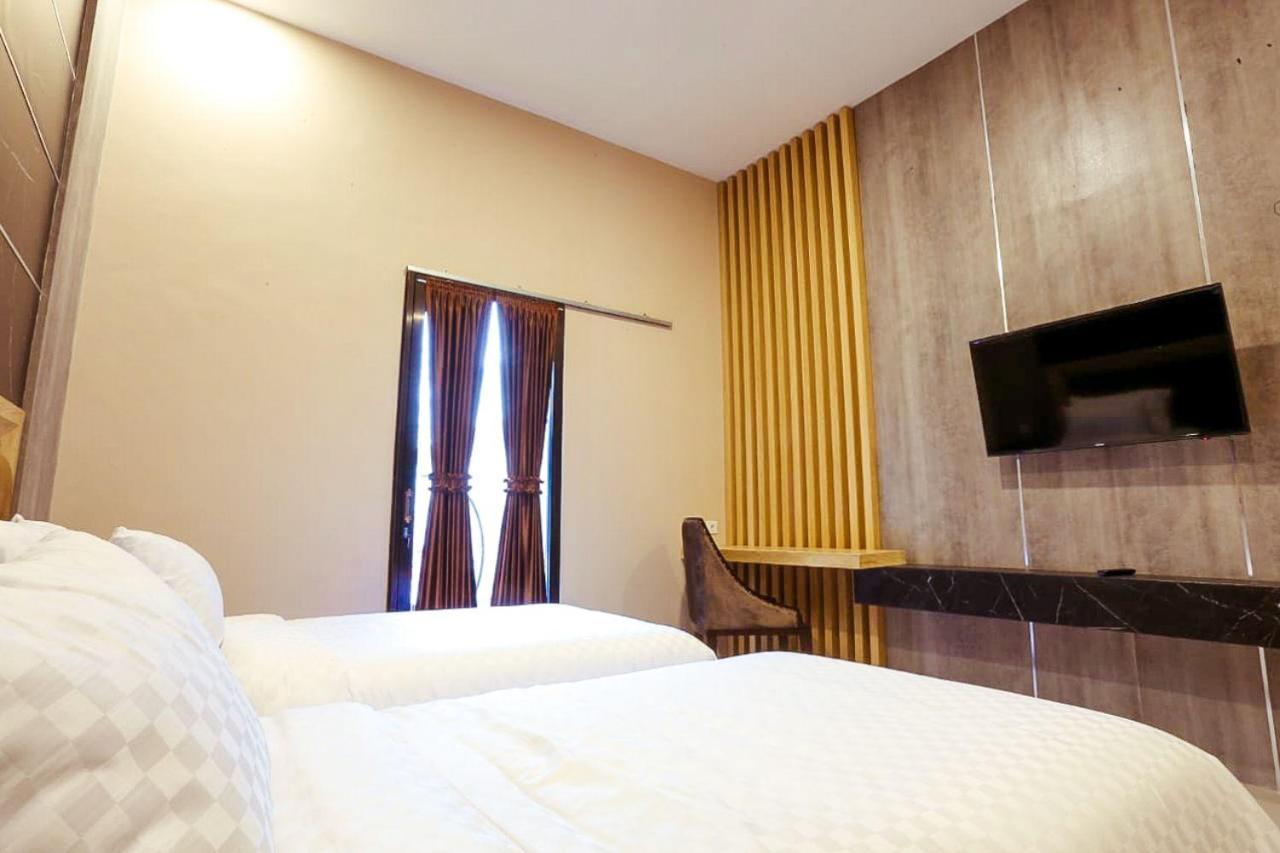 Giri Palma Hotel Malang Esterno foto