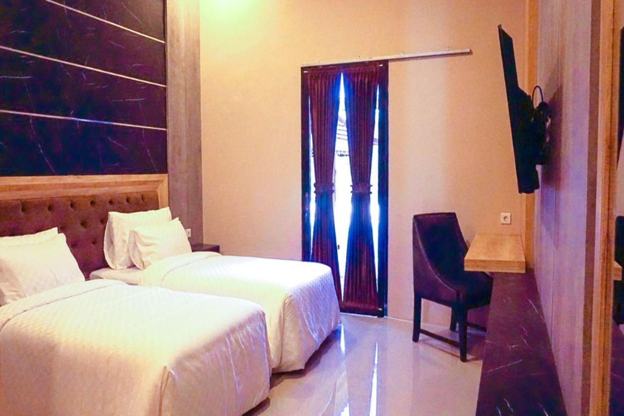 Giri Palma Hotel Malang Esterno foto