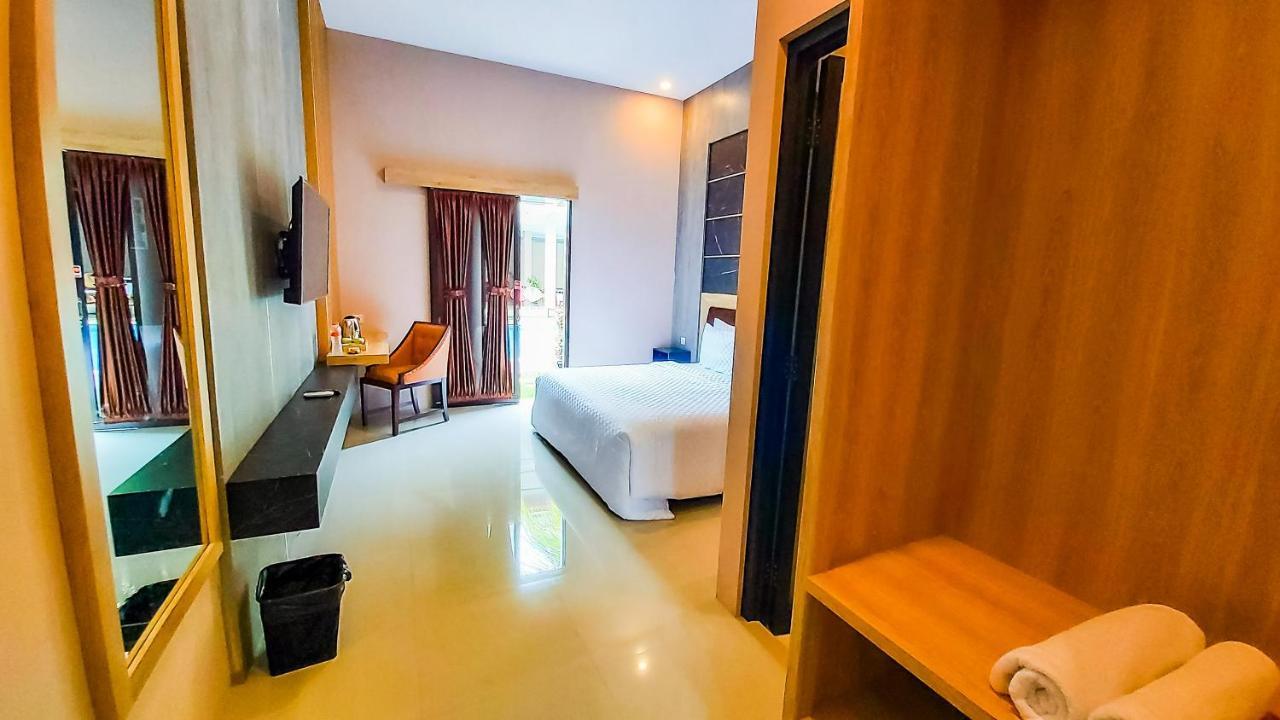 Giri Palma Hotel Malang Esterno foto