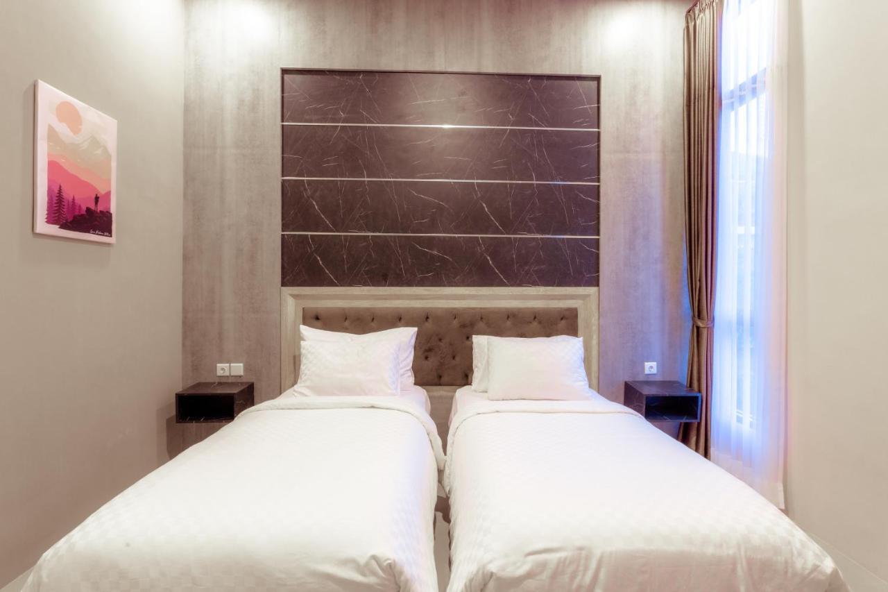 Giri Palma Hotel Malang Esterno foto