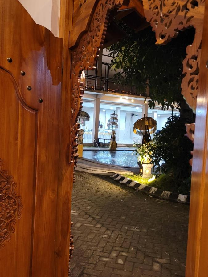 Giri Palma Hotel Malang Esterno foto